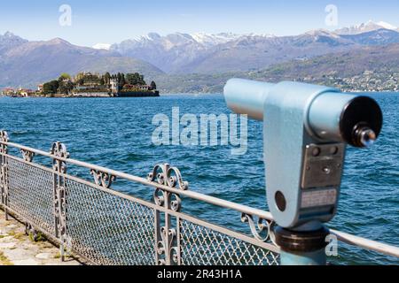 Lago Maggiore, Lago Maggiore, Italien. Blick von der Promenade vor Isola Bella, die schönste der drei Isole Borromee Stockfoto