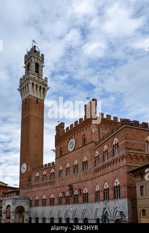 SIENNA, TOSKANA, ITALIEN - MAI 18 : Turm von Mangia in Sienna, Toskana, Italien am 18. Mai 2013 Stockfoto