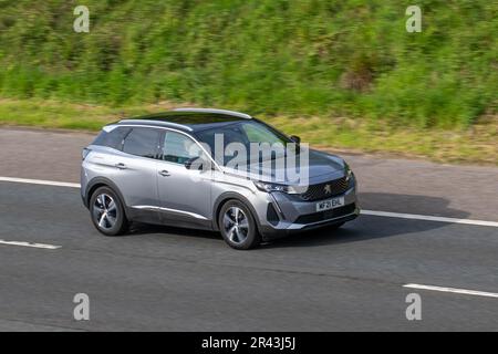 2021 Peugeot 3008 GT PureTech S/S PureTech 130 Start/Stop Grey Car SUV Benzinmotor 1200 cm3; Fahrt auf der Autobahn M61, Großbritannien Stockfoto