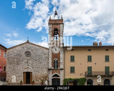 CASTIGLIONE DEL LAGO, PERUGIA VON UMBRIEN, ITALIEN - MAI 20 : Kirche San Francesco Ecke Piazza della Liberta in Castiglione del Lago, Perugia of Stockfoto