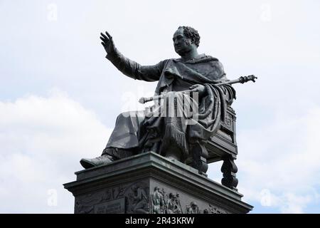 Denkmal von König Max Josef in München, am Max-Josef-Platz. Die Statue wurde 1825 von Christian Daneil Rauch gebaut. Stockfoto