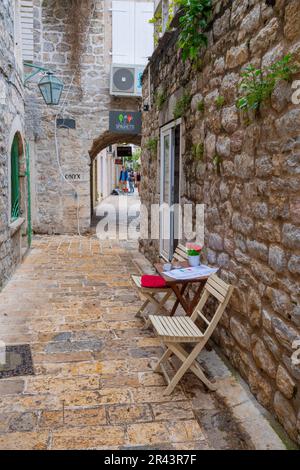 Historische Gassen und Plätze in der Altstadt, Budva, Montenegro Stockfoto