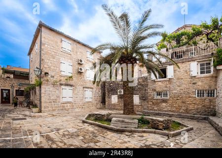 Historische Gassen und Plätze in der Altstadt, Budva, Montenegro Stockfoto