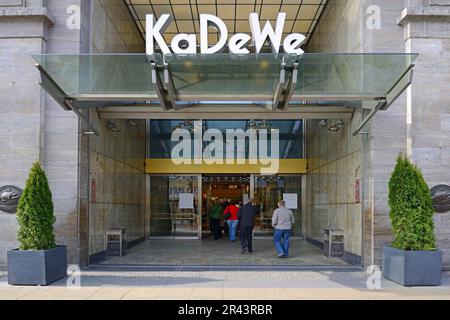 Eingangsbereich, luxuriöse Kaufhäuser KaDeWe, Kaufhaus des Westens, Tauentzienstraße, Berlin, Deutschland Stockfoto