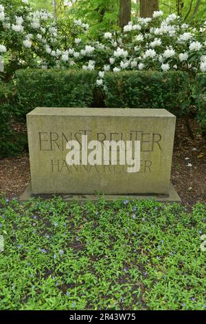 Grave Ernst Reuter, Waldfriedhof, Potsdamer Chaussee, Zehlendorf, Berlin, Deutschland Stockfoto