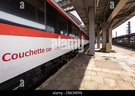 Brüssel, Belgien. 26. Mai 2023. Abbildung zeigt den europäischen Nachtzug, der Brüssel, Amsterdam und Berlin verbindet, am Freitag, den 26. Mai 2023, am Bahnhof Brüssel Süd/Bruxelles-Midi/Brussel Zuid. BELGA FOTO JAMES ARTHUR GEKIERE Kredit: Belga News Agency/Alamy Live News Stockfoto