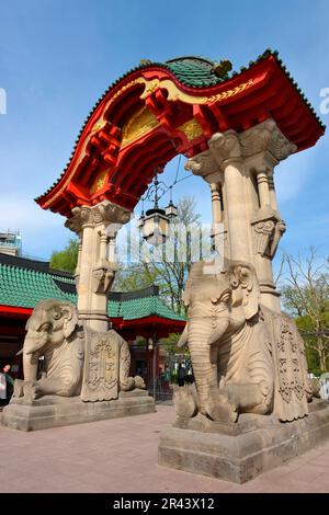 Elefantentor, Zoo, Budapester Straße, Tiergarten, Berlin, Deutschland Stockfoto