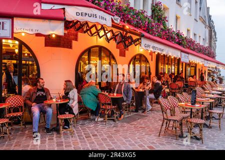 Straßencafe am Place du Tertre, Montmatre, Paris, Frankreich Stockfoto