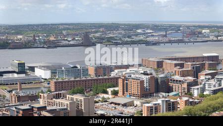 Liverpool, vereinigtes Königreich 16. Mai 2023 The Wheel of Liverpool neben der Arena am Ufer des Flusses Mersey Stockfoto