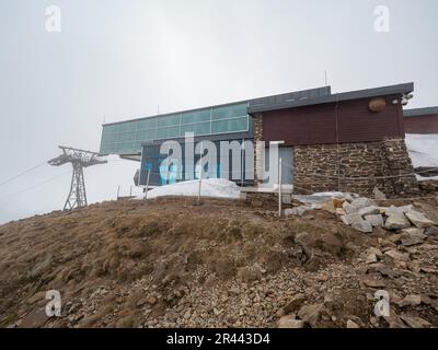 Die Seilbahnstation auf dem Gipfel des Snezka-Berges. Nationalpark Krkonose-Gebirge, Snezka-Gebirge Tschechische republik Stockfoto