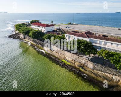 Wunderschöner Blick aus der Vogelperspektive auf die historische Militärfestung in Copacabana Beach Stockfoto