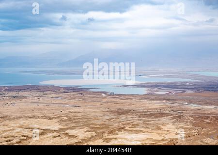 Blick auf die jüdische Wüste und das Tote Meer. Südlicher Bezirk, Israel. Stockfoto