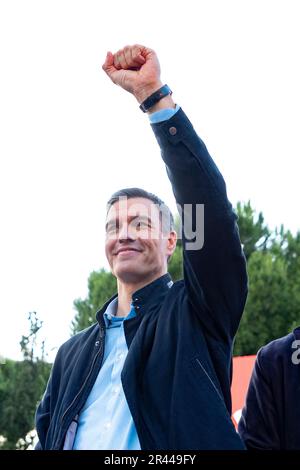 Pedro Sanchez Perez-Castejon. Massiver Akt der PSOE. Präsident Spaniens bei einer politischen Kundgebung. MADRID, SPANIEN - 25. MAI 2023. Stockfoto