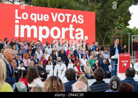 Pedro Sanchez Perez-Castejon. Massiver Akt der PSOE. Präsident Spaniens bei einer politischen Kundgebung. MADRID, SPANIEN - 25. MAI 2023. Stockfoto