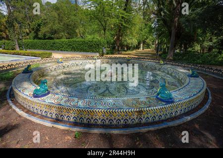 Fuente de las Ranas (Froschbrunnen) im Maria Luisa Park - Sevilla, Andalusien, Spanien Stockfoto