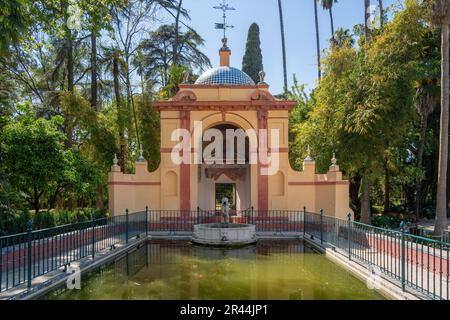 Löwenpavillon (Cenador del Leon) in den Alcazar Gärten (Königlicher Palast von Sevilla) - Sevilla, Andalusien, Spanien Stockfoto