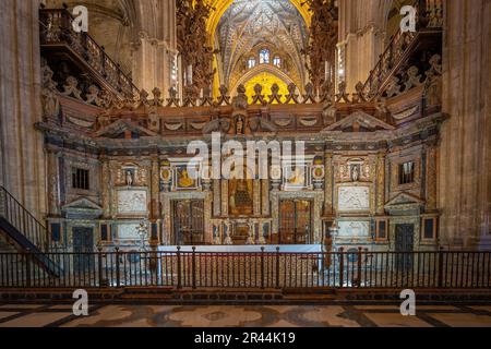 Retrochorkapelle im Inneren der Kathedrale von Sevilla - Sevilla, Andalusien, Spanien Stockfoto