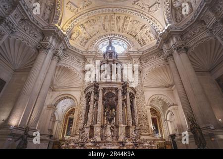 Prozessionale Custodia in der Hauptsakristei (Sacristia Mayor) im Inneren der Kathedrale von Sevilla - Sevilla, Andalusien, Spanien Stockfoto