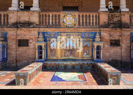 Nische mit Bank und Fliesen für die Provinz Segovia - Sevilla, Andalusien, Spanien Stockfoto