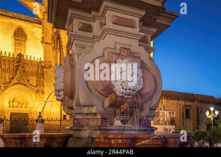 Fuente Farola Fountain am Plaza Virgen de Los Reyes Square - Sevilla, Andalusien, Spanien Stockfoto