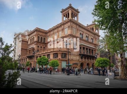 Edificio Coliseo Building (ehemaliges Teatro Coliseo) in der Avenida de la Constitucion Straße - Sevilla, Andalusien, Spanien Stockfoto