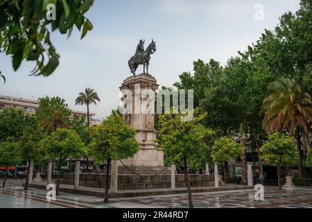 San Fernando Monument am Plaza Nueva Square - Sevilla, Andalusien, Spanien Stockfoto