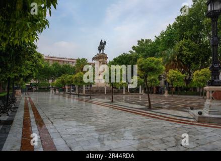 Plaza Nueva Square und San Fernando Monument - Sevilla, Andalusien, Spanien Stockfoto