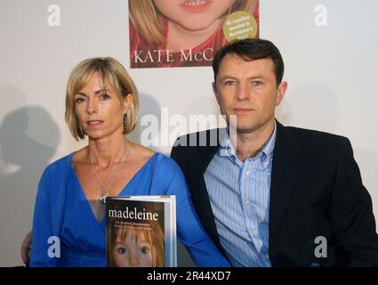 Die Eltern von Madeleine, Kate und Gerry McCann starten ihr Buch "Madeleine" in London am 8. Geburtstag ihrer Tochter. Stockfoto