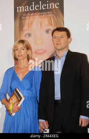 Die Eltern von Madeleine, Kate und Gerry McCann starten ihr Buch "Madeleine" in London am 8. Geburtstag ihrer Tochter. Stockfoto