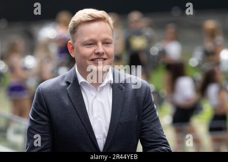 Frankfurt Am Main, Deutschland. 26. Mai 2023. Der Fernsehmoderator Florian Schmidt-Sommerfeld kommt zur Präsentation. Der neue Rechteinhaber RTL hat sein Fernsehteam und seine Pläne für die bevorstehende NFL-Saison vorgestellt. Kredit: Jürgen Kessler/dpa/Alamy Live News Stockfoto