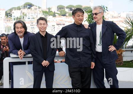 Koji Yakusho, Koji Yanai, Takuma Takasaki und Wim Wenders beim Photocall zum Kinofilm 'Perfect Days' auf dem Festival de Cannes 2023 / 76. Internationale Filmfestspiele von Cannes am Palais des Festivals. Cannes, 26.05.2023 Stockfoto