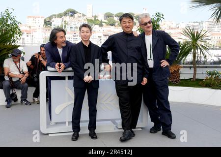 Koji Yakusho, Koji Yanai, Takuma Takasaki und Wim Wenders beim Photocall zum Kinofilm 'Perfect Days' auf dem Festival de Cannes 2023 / 76. Internationale Filmfestspiele von Cannes am Palais des Festivals. Cannes, 26.05.2023 Stockfoto