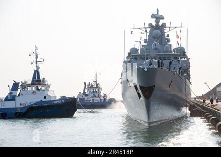 Gdynia, Polen. 26. Mai 2023 Fregatte der deutschen Brandenburger Klasse FGS Mecklenburg Vorpommern F218, Teil der ständigen NATO-Seeschifffahrtsgruppe One SNMG1, kam im Hafen von Gdynia an © Wojciech Strozyk / Alamy Live News Stockfoto