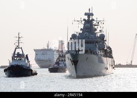 Gdynia, Polen. 26. Mai 2023 Fregatte der deutschen Brandenburger Klasse FGS Mecklenburg Vorpommern F218, Teil der ständigen NATO-Seeschifffahrtsgruppe One SNMG1, kam im Hafen von Gdynia an © Wojciech Strozyk / Alamy Live News Stockfoto