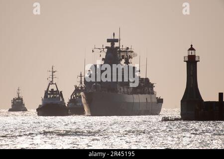 Gdynia, Polen. 26. Mai 2023 Fregatte der deutschen Brandenburger Klasse FGS Mecklenburg Vorpommern F218, Teil der ständigen NATO-Seeschifffahrtsgruppe One SNMG1, kam im Hafen von Gdynia an © Wojciech Strozyk / Alamy Live News Stockfoto