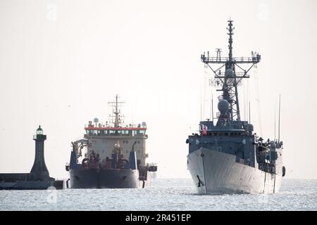 Gdynia, Polen. 26. Mai 2023 Die polnische Oliver Hazard Perry-Klasse führte die Raketenfregatte ORP General Tadeusz Kosciuszko 273, die ehemalige USS Wadsworth (FFG-9), bekannt aus dem Film The Hunt for Red October aus dem Jahr 1990, die Teil der ständigen NATO Maritime Group One SNMG1 ist, kam im Hafen von Gdynia an © Wojciech Strozyk / Alamy Live News Stockfoto