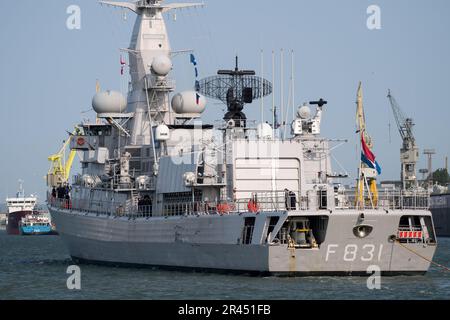 Gdynia, Polen. 26. Mai 2023 Der niederländische Mehrzweck-Karel-Türsteher Fregatte HNLMS Van Amstel F831, Teil der ständigen NATO Maritime Group One SNMG1, kam im Hafen von Gdynia an © Wojciech Strozyk / Alamy Live News Stockfoto