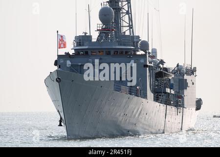 Gdynia, Polen. 26. Mai 2023 Die polnische Oliver Hazard Perry-Klasse führte die Raketenfregatte ORP General Tadeusz Kosciuszko 273, die ehemalige USS Wadsworth (FFG-9), bekannt aus dem Film The Hunt for Red October aus dem Jahr 1990, die Teil der ständigen NATO Maritime Group One SNMG1 ist, kam im Hafen von Gdynia an © Wojciech Strozyk / Alamy Live News Stockfoto