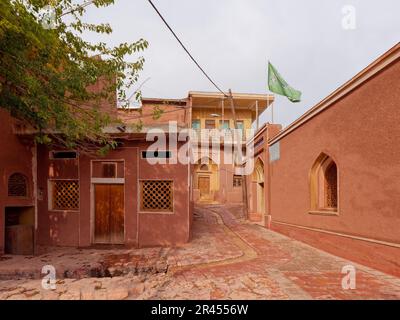 Ein malerischer Blick auf die traditionellen Gebäude im historischen Dorf Abyaneh in der Provinz Isfahan im Iran Stockfoto