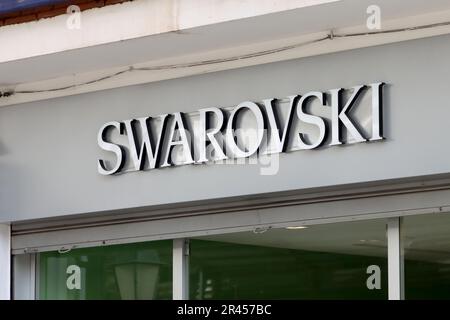 Swarovski-Schild am Eingang zu einem Geschäft Stockfoto