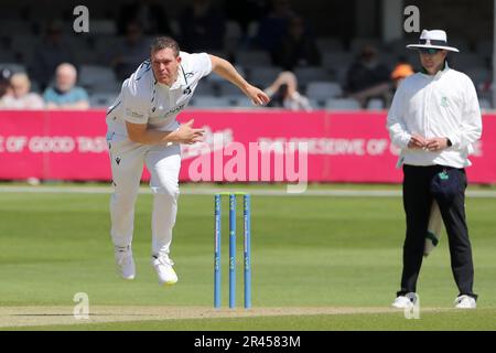 Graham Hume in Bowling-Action für Irland während Essex CCC vs Ireland, einheimisches First Class Match Cricket auf dem Cloud County Ground am 26. Mai 2023 Stockfoto