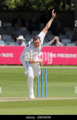 Graham Hume in Bowling-Action für Irland während Essex CCC vs Ireland, einheimisches First Class Match Cricket auf dem Cloud County Ground am 26. Mai 2023 Stockfoto