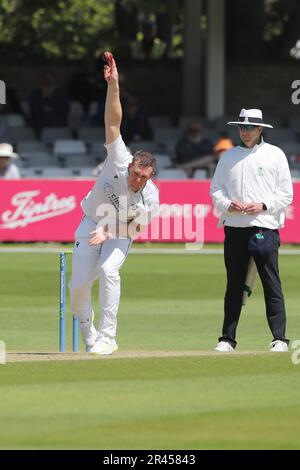 Graham Hume in Bowling-Action für Irland während Essex CCC vs Ireland, einheimisches First Class Match Cricket auf dem Cloud County Ground am 26. Mai 2023 Stockfoto