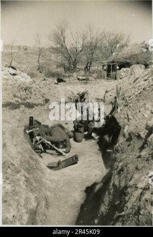 Augustin, Paul, SS-Fotograf der Leibstandarte Adolf Hitler. Dokumentierte Ereignisse in Holland, Frankreich (1940) und Russland (1941-43). Französische Kriegsgefangene, Brückenbau, Panzerabwehrmannschaft, Maschinengewehrmannschaft, Fahrzeugkonvois auf der Straße und in Städten, belgische Festungen, Kriegsgefangenenlager, Zerstörungsszenen, Nachkampf- und Besatzungsaktivitäten, Trainings- und Sportaktivitäten, Hitlerjugend und Bund Deutsche Mädchen Sportliche Aktivitäten und kulturelle Darbietungen, Unit Formations und Zeremonien, Feldlazarett, Einzel- und Gruppenfotos, leichte Flugabwehr Stockfoto