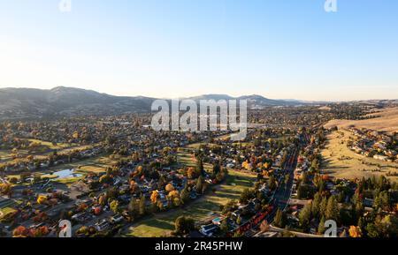 Die Stadt San Ramon in der East Bay Region von San Francisco, Kalifornien, aus der Vogelperspektive Stockfoto