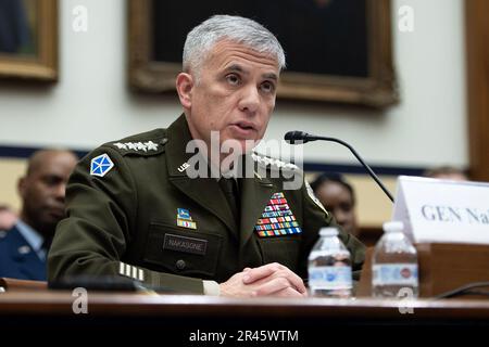 Armeegeneral Paul Nakasone, Kommandeur der USA Cyber Command, sagt vor dem House Armed Services Committee in Washington, D.C. aus 30. März 2023. Stockfoto