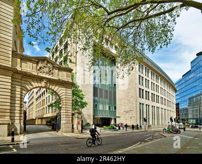 London Little Britain St. Bartholomews Hospital-Gebäude im Frühjahr Stockfoto