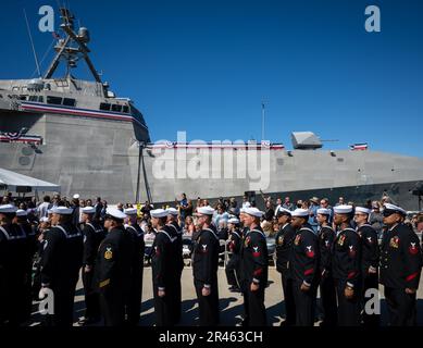 Die Inbetriebnahme der USS Santa Barbara (LCS 32) fand am 1. April 2023 auf dem Marinestützpunkt Ventura County, Port Hueneme, statt. Stockfoto