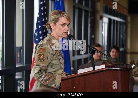 USA Generalmajor der Luftwaffe Michele Edmondson, zweiter Befehlshaber der Luftwaffe, spricht während des Women's History Month Bruncheon im Bay Breeze Event Center am Keesler Air Force Base, Mississippi, 27. März 2023. Das Thema des diesjährigen Women's History Month ist die Feier von Frauen, die unsere Geschichten erzählen und wird im März gefeiert. Stockfoto