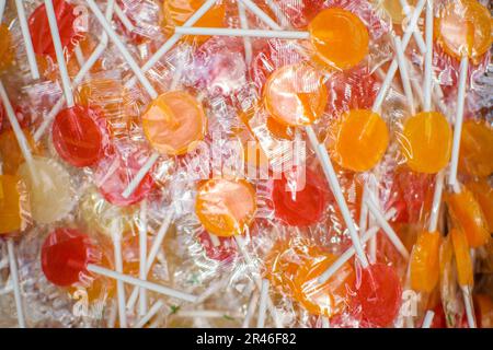 Bild: Lutscher, die auf dem Markt zum Verzehr vorrätig sind. Stockfoto